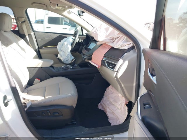 2019 CADILLAC XT4 1GYAZAR42KF106062 Photo 4