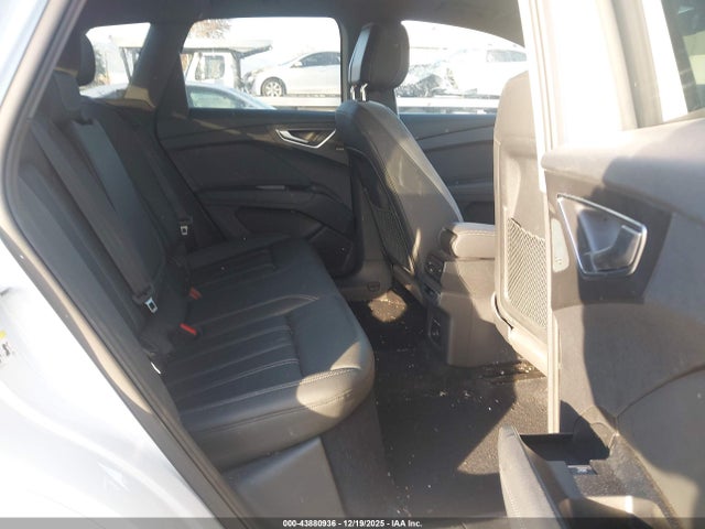 2023 AUDI Q4 E-TRON WA1BCBFZ0PP062334 Photo 7
