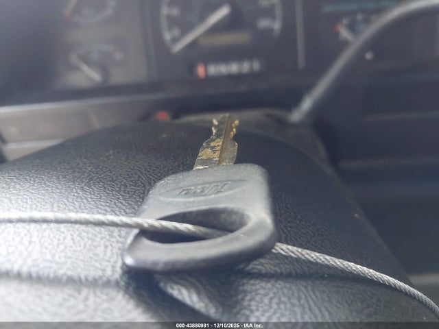 Продажа на аукционе авто 1994 Cobra Passport, vin: 1FDKE30GXPHB92446, номер лота: 43880981
