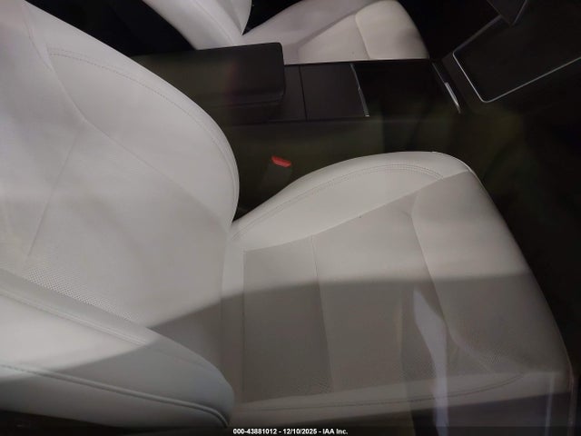 2026 TESLA MODEL Y 7SAYGDEE7TA390403 Photo 4