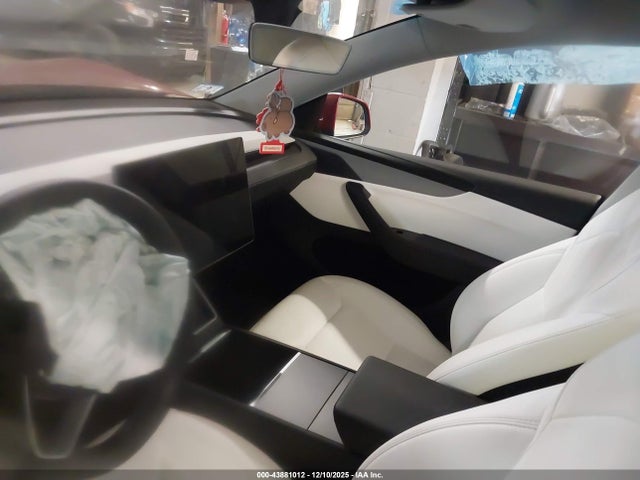 2026 TESLA MODEL Y 7SAYGDEE7TA390403 Photo 6
