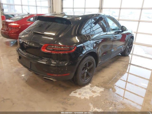 2017 PORSCHE MACAN WP1AA2A57HLB03500 Photo 3