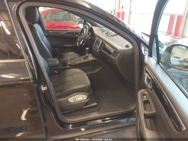 2017 PORSCHE MACAN WP1AA2A57HLB03500 Photo 4