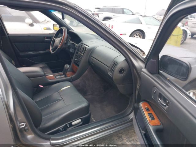 1993 LEXUS LS JT8UF11E3P0164447 Photo 4