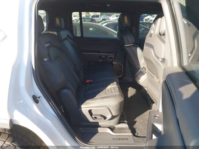 2023 RIVIAN R1S 7PDSGABA6PN017536 Photo 7