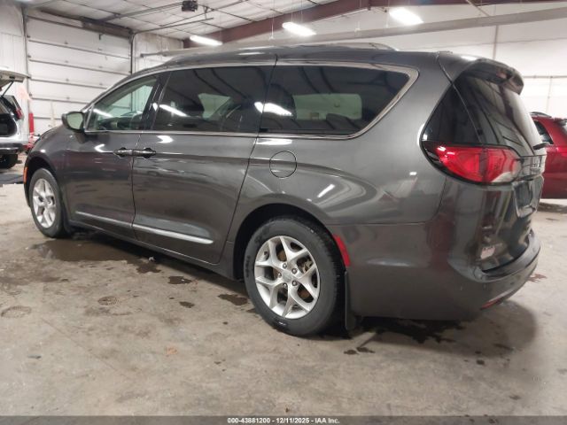 2018 CHRYSLER PACIFICA 2C4RC1BG0JR354039 Photo 2