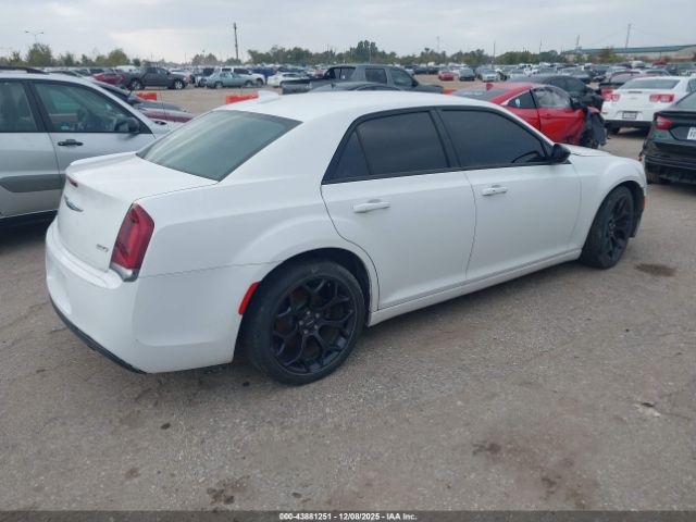 2019 CHRYSLER 300 2C3CCAAG1KH746059 Photo 3