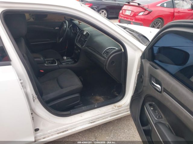 2019 CHRYSLER 300 2C3CCAAG1KH746059 Photo 4