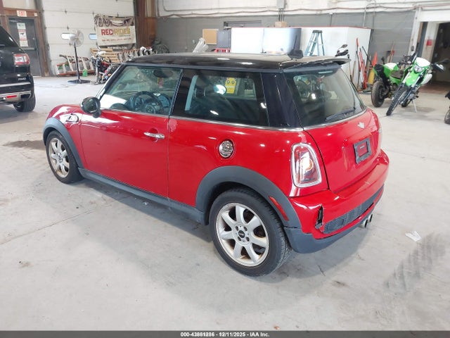2009 MINI COOPER S WMWMF73589TW83638 Photo 2