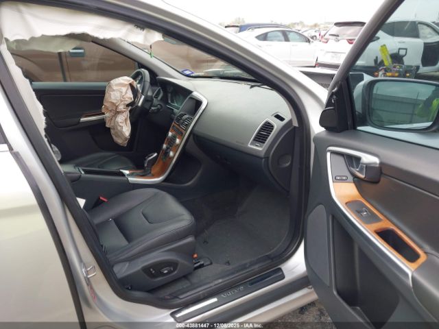 2017 VOLVO XC60 YV440MDUXH2016693 Photo 4
