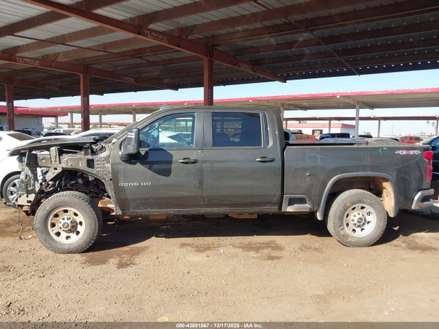 2GC4YNEY2P1711266 Chevrolet Silverado 2500hd 4wd Standard Bed Lt
