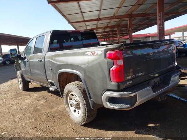 2GC4YNEY2P1711266 Chevrolet Silverado 2500hd 4wd Standard Bed Lt
