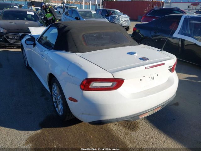 2018 FIAT 124 SPIDER JC1NFAEK3J0139672 Photo 2