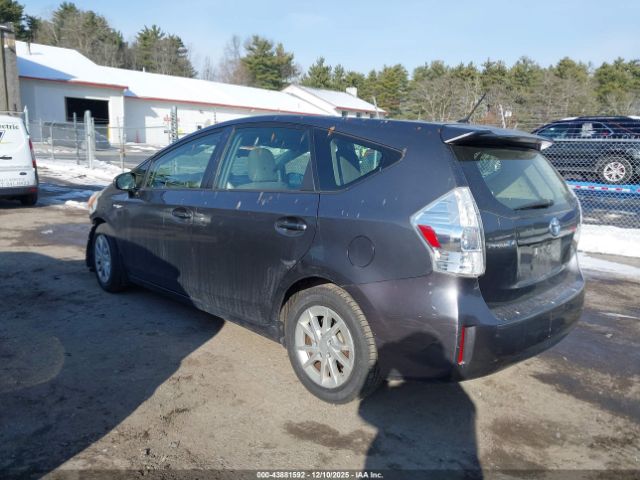 2013 TOYOTA PRIUS V JTDZN3EU3D3270706 Photo 2