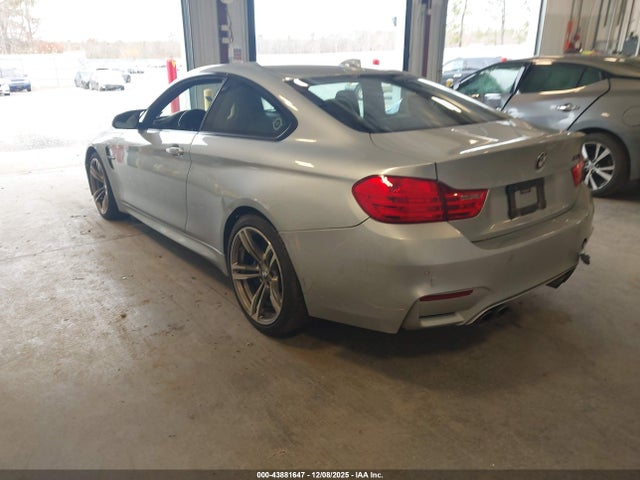 2015 BMW M4 WBS3R9C59FK334774 Photo 2