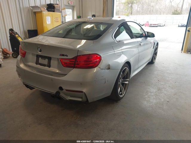 2015 BMW M4 WBS3R9C59FK334774 Photo 3