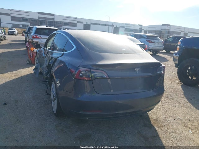 2018 TESLA MODEL 3 5YJ3E1EA7JF169067 Photo 2