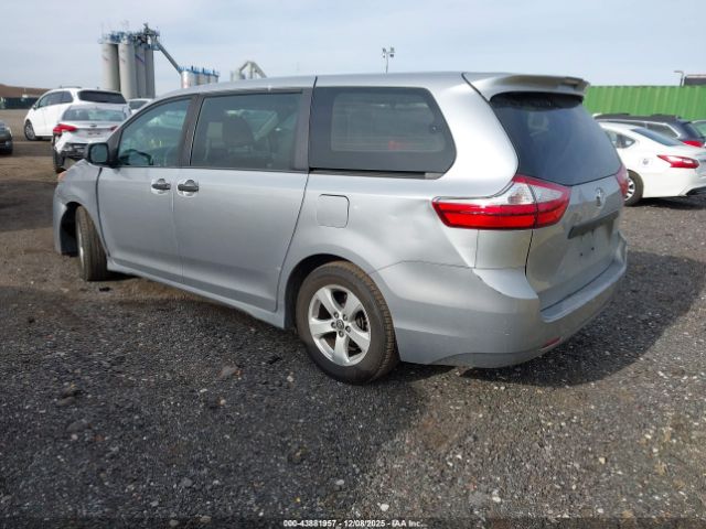 2018 TOYOTA SIENNA 5TDZZ3DC8JS959924 Photo 2