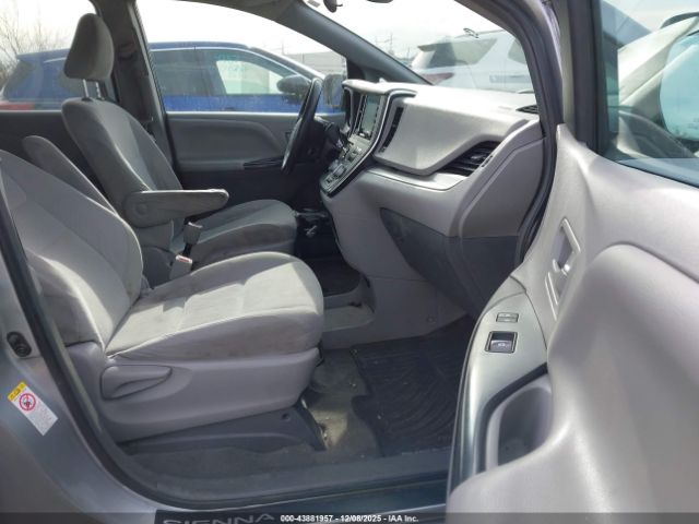 2018 TOYOTA SIENNA 5TDZZ3DC8JS959924 Photo 4