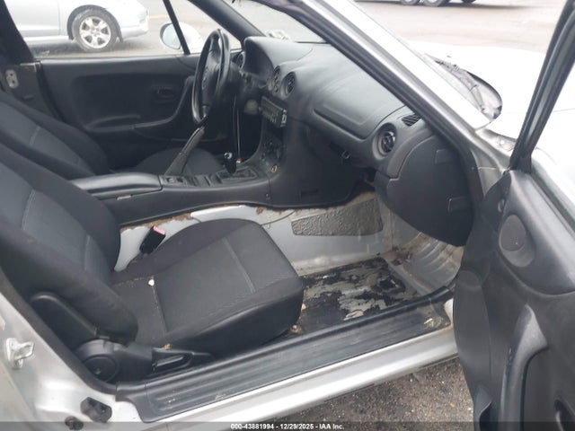 43881994 :رقم المزاد ، JM1NB3539Y0155291 vin ، 2000 Mazda Mx-5 Miata Ls/special Edition مزاد بيع