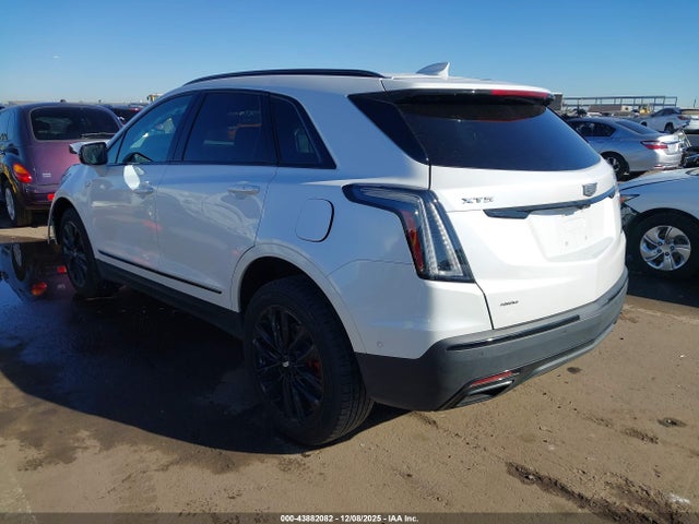2022 CADILLAC XT5 1GYKNGRS7NZ128725 Photo 2