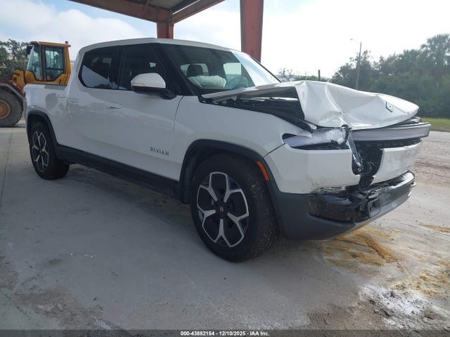 2024 RIVIAN R1T 7FCTGBAA1RN032395