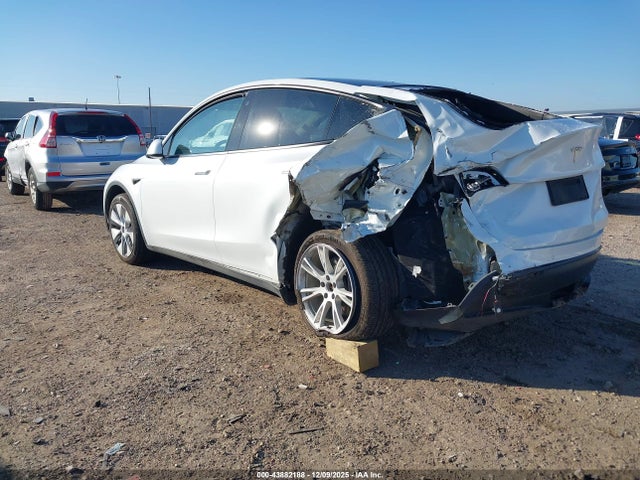 2022 TESLA MODEL Y 7SAYGAEE8NF523903 Photo 2
