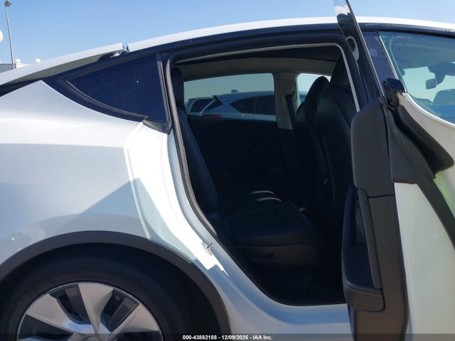 2022 TESLA MODEL Y 7SAYGAEE8NF523903 Photo 7