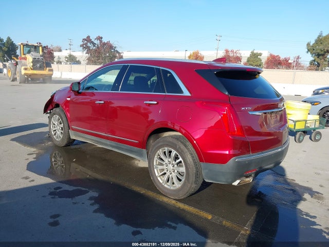 2017 CADILLAC XT5 1GYKNBRS4HZ136157 Photo 2