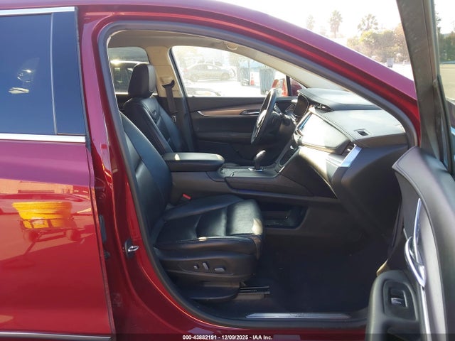 2017 CADILLAC XT5 1GYKNBRS4HZ136157 Photo 4