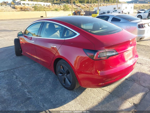 2018 TESLA MODEL 3 5YJ3E1EA1JF061804 Photo 2