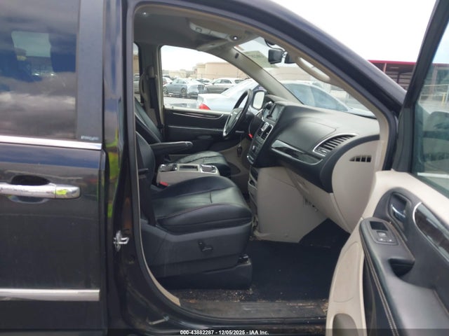 2011 Chrysler Town & Country Touring-l მანქანა იყიდება აუქციონზე, vin: 2A4RR8DG5BR803649, აუქციონის ნომერი: 43882287