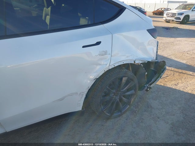 2022 TESLA MODEL Y 7SAYGAEE5NF433477 Photo 5