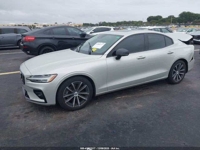2021 VOLVO S60 7JR102TZ5MG112477 Photo 1