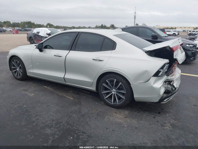 2021 VOLVO S60 7JR102TZ5MG112477 Photo 2
