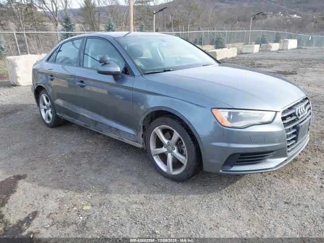 2015 AUDI A3 WAUBFGFF5F1022832 Photo 0