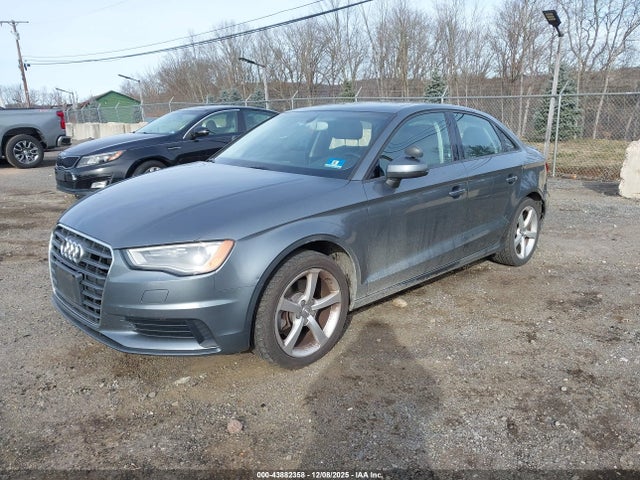 2015 AUDI A3 WAUBFGFF5F1022832 Photo 1
