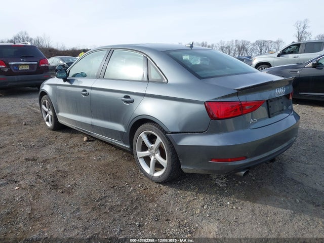 2015 AUDI A3 WAUBFGFF5F1022832 Photo 2
