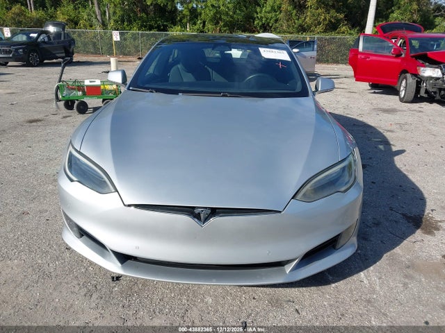 Tesla Model S 60/75 2017 5YJSA1E18HF205429 Image 12