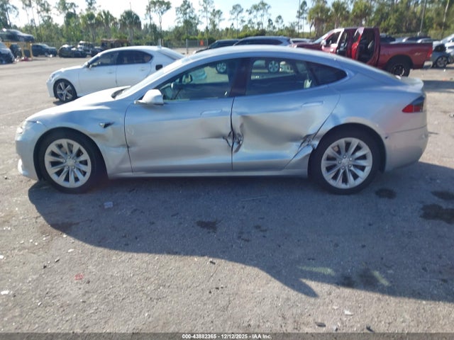 Tesla Model S 60/75 2017 5YJSA1E18HF205429 Image 14