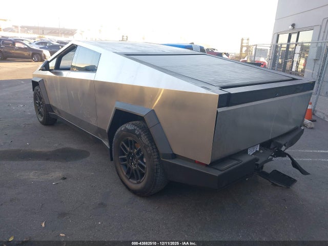 2025 TESLA CYBERTRUCK 7G2CEHED1SA069111 Photo 2