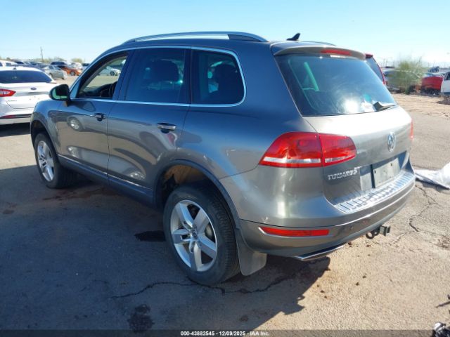 2012 VOLKSWAGEN TOUAREG WVGEK9BP2CD008530 Photo 2