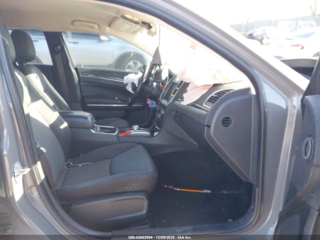 2018 CHRYSLER 300 2C3CCAAGXJH137566 Photo 4