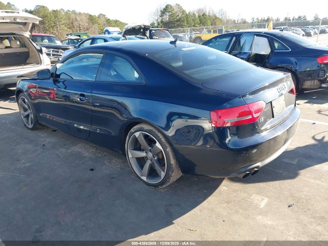 2011 AUDI A5 WAULFAFR0BA036272 Photo 2