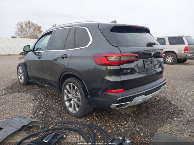 2021 BMW X5 5UXCR4C03M9F38510 Photo 2