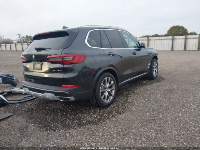 2021 BMW X5 5UXCR4C03M9F38510 Photo 3