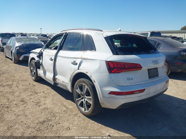 2019 AUDI Q5 WA1BNAFY7K2060498 Photo 2