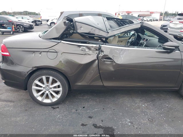 2015 VOLKSWAGEN EOS WVWBW8AH1FV005536 Photo 5