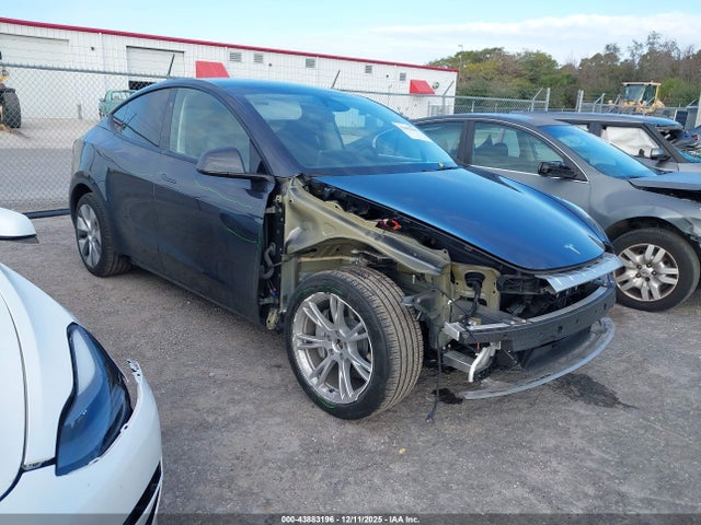 2024 TESLA MODEL Y 7SAYGDEE0RA239069 Photo 0