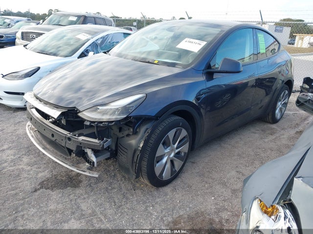 2024 TESLA MODEL Y 7SAYGDEE0RA239069 Photo 1